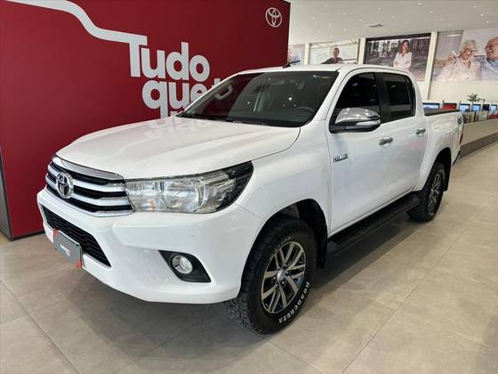 TOYOTA HILUX 2.8 SRV 4X4 CD 16V DIESEL 4P AUTOMÁTICO TOYOTA HILUX 2.8 SRV 4X4 CD 16V DIESEL 4P AUTOMÁTICO